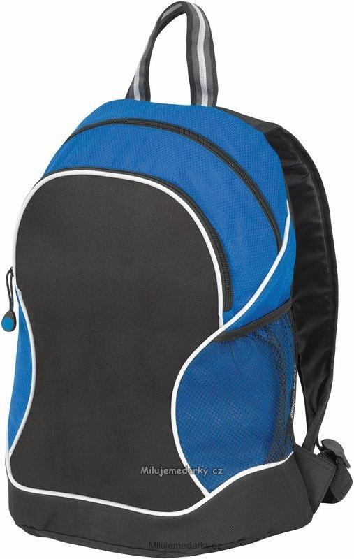 modrý batoh s přední černou kapsou