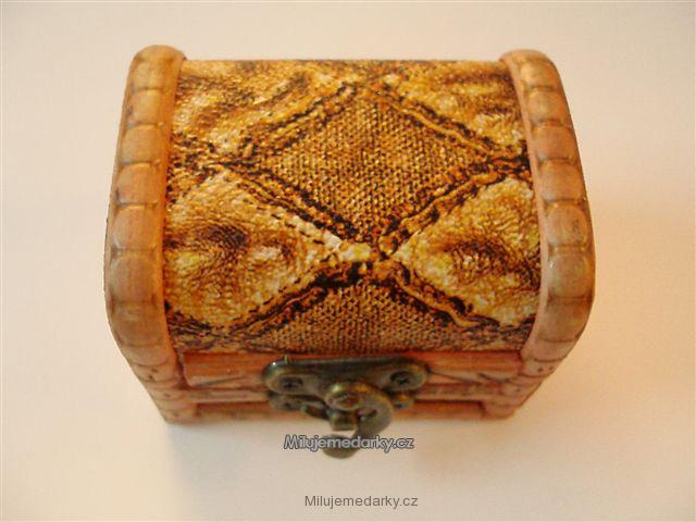 dřevěná truhlička s motivem hadí kůže II.
