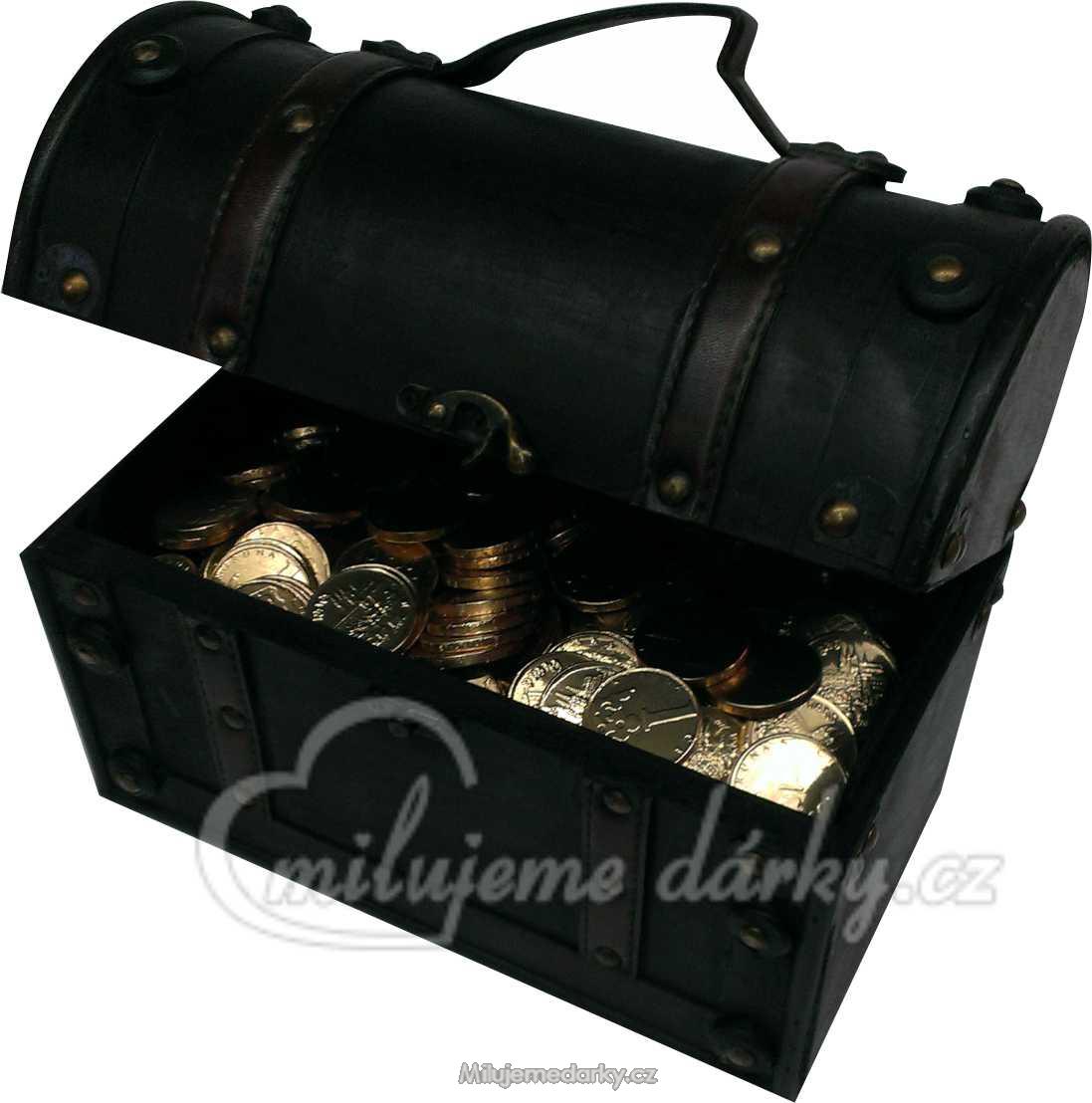 Střední dřevěná dárková truhla s koženými pásky naplněná čokoládovými mincemi