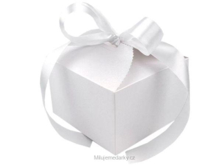 Menší bílá dárková krabička s bílou stužkou vhodná na dárek 12cm, balení 50 ks