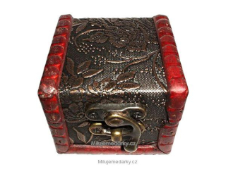 Dřevěná mini truhlička s ornamenty čtvercová