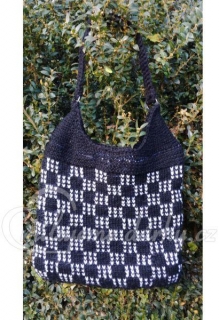 Originální ručně vyrobená černo-bílá vzorovaná taška z kolekce Milujemedarky
