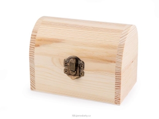 Menší přírodní dřevěná truhlička z přírodního dřeva, vhodná k dozdobení