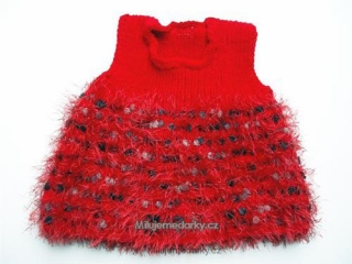 ručně pletené červené šaty s třásněmi - 62